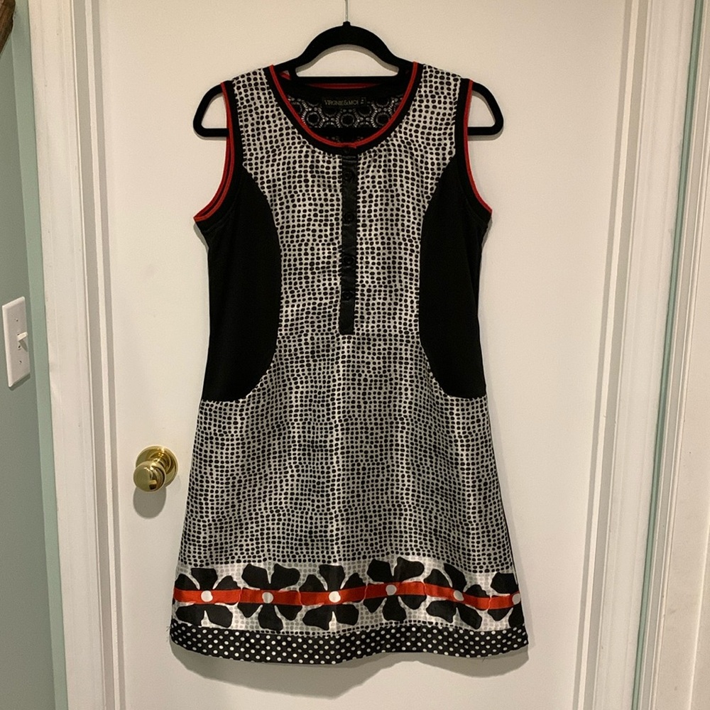 Virginia & Moi sporty dress in black/red/silver. Sz T3. VGUC.